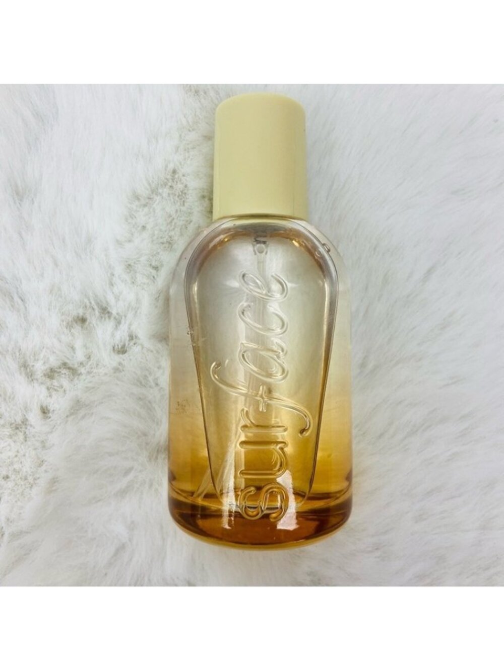 Surface Eau de  trace violet Spray a lightweight everyday sent